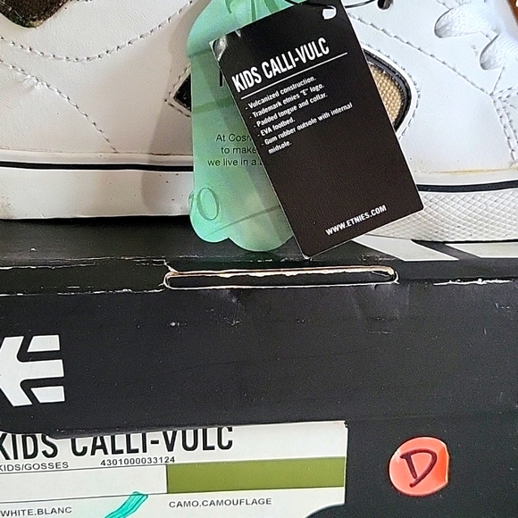BOYS ETNIES CALLI-VULC WHITE W/CAMOUFLAGE FABRIC TRIM US SIZE 2 - Picture 4 of 8
